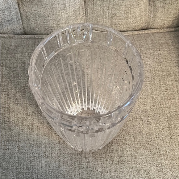Tiffany & Co. Atlas Vase - Picture 3 of 5